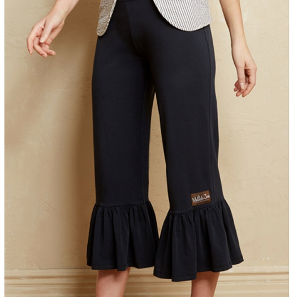 Matilda Jane Aubrey Big Ruffles Cropped Pants Sz M